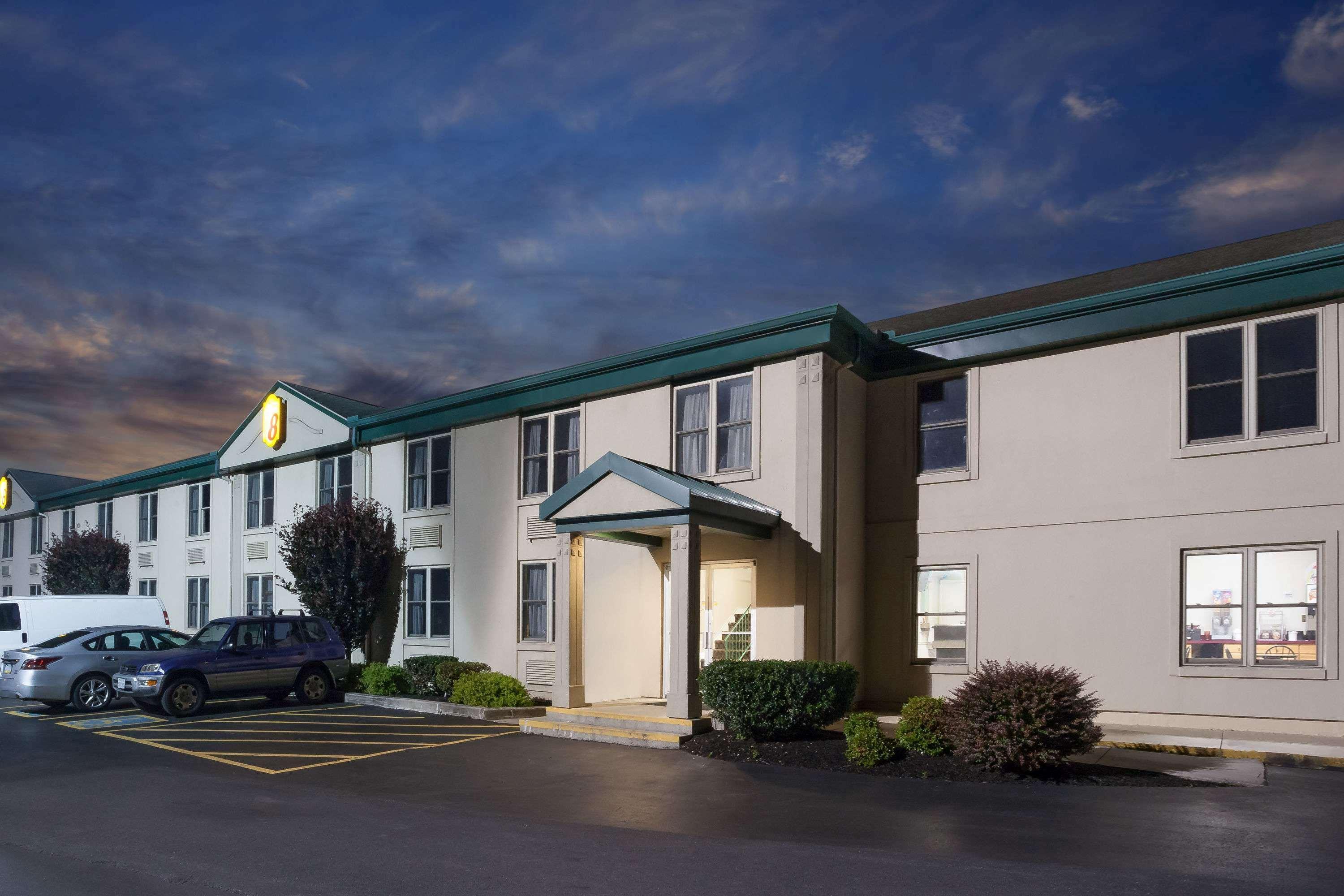 Super 8 By Wyndham Harrisburg Hershey West Motel Екстериор снимка