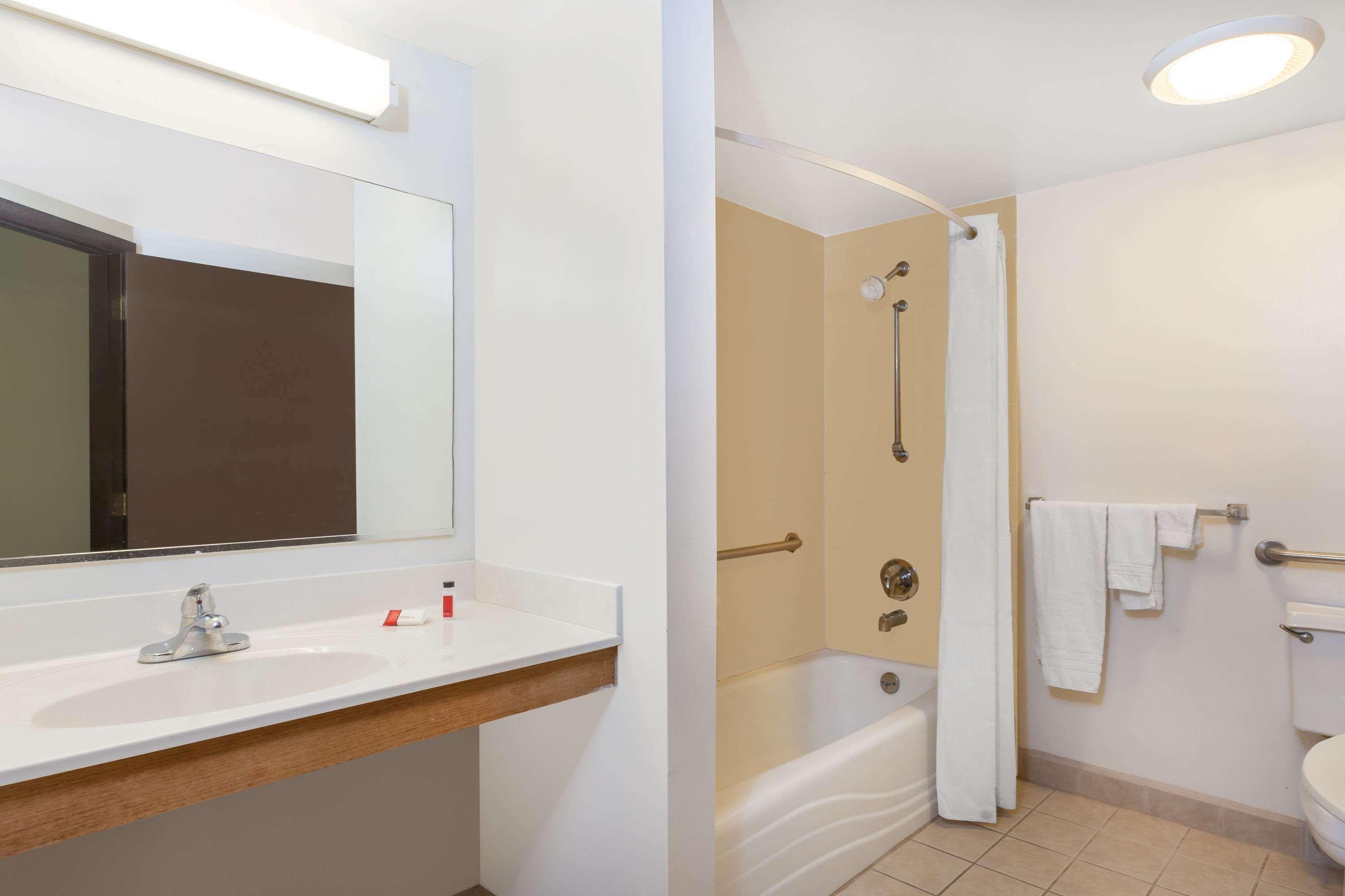 Super 8 By Wyndham Harrisburg Hershey West Екстериор снимка