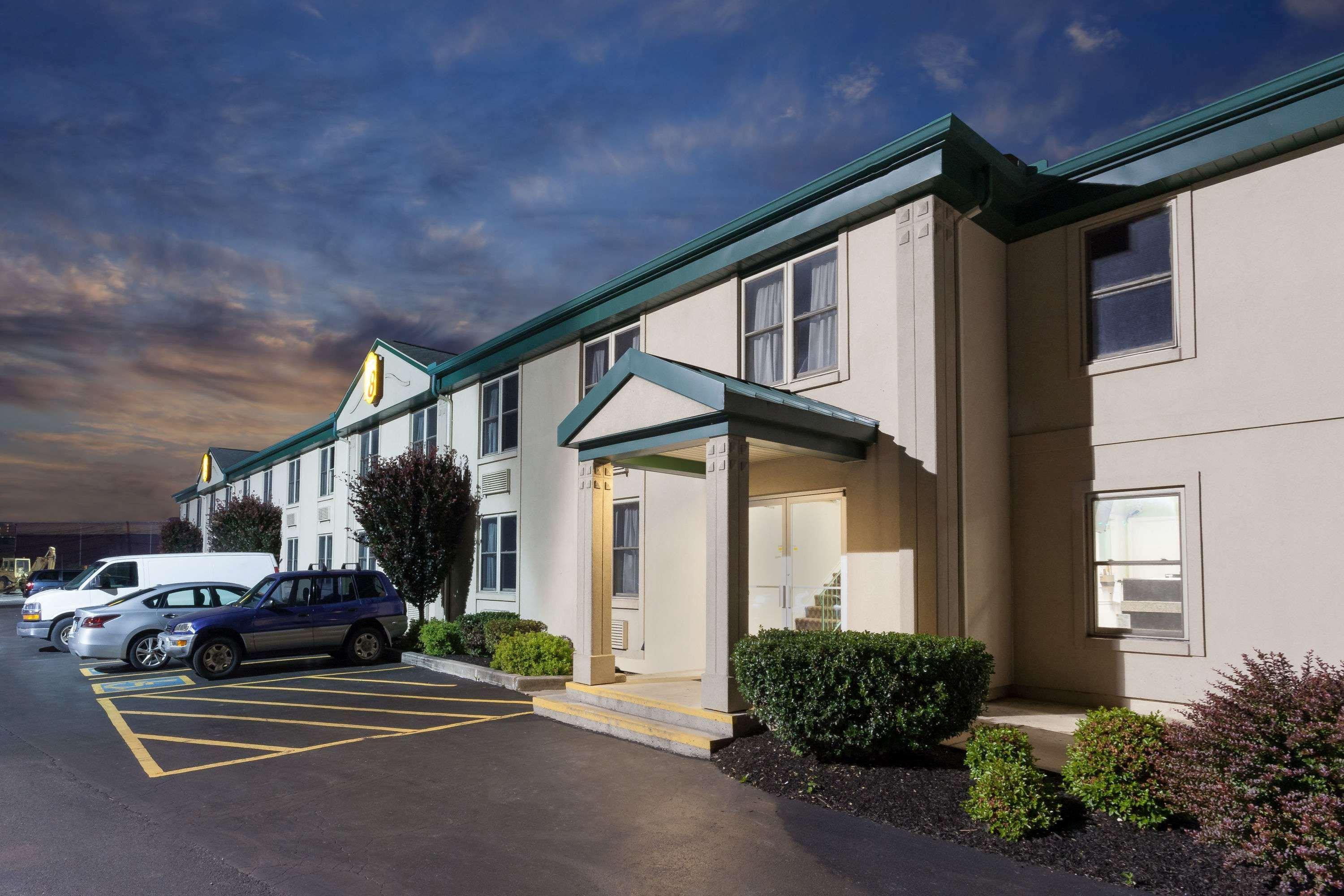 Super 8 By Wyndham Harrisburg Hershey West Motel Екстериор снимка