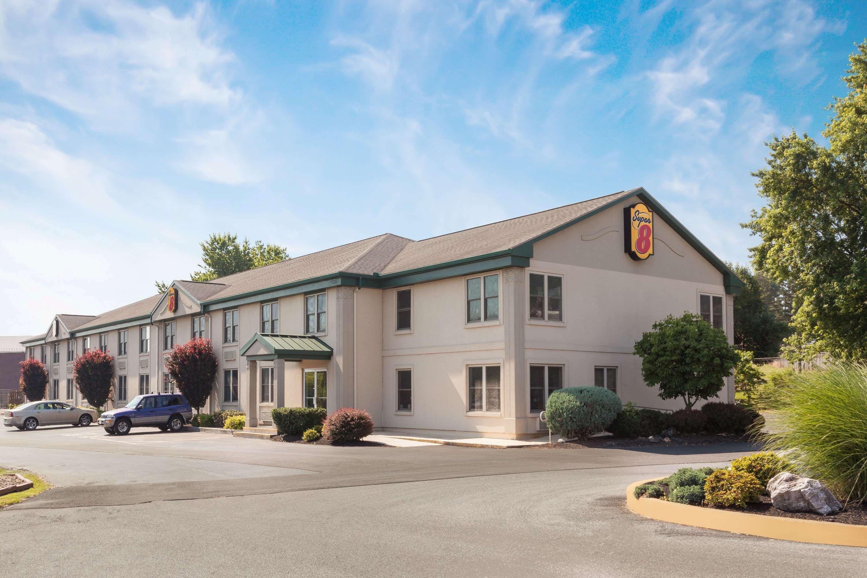 Super 8 By Wyndham Harrisburg Hershey West Motel Екстериор снимка